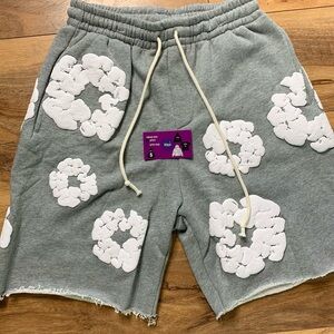 ⭐️DENIM TEAR SHORTS⭐️
